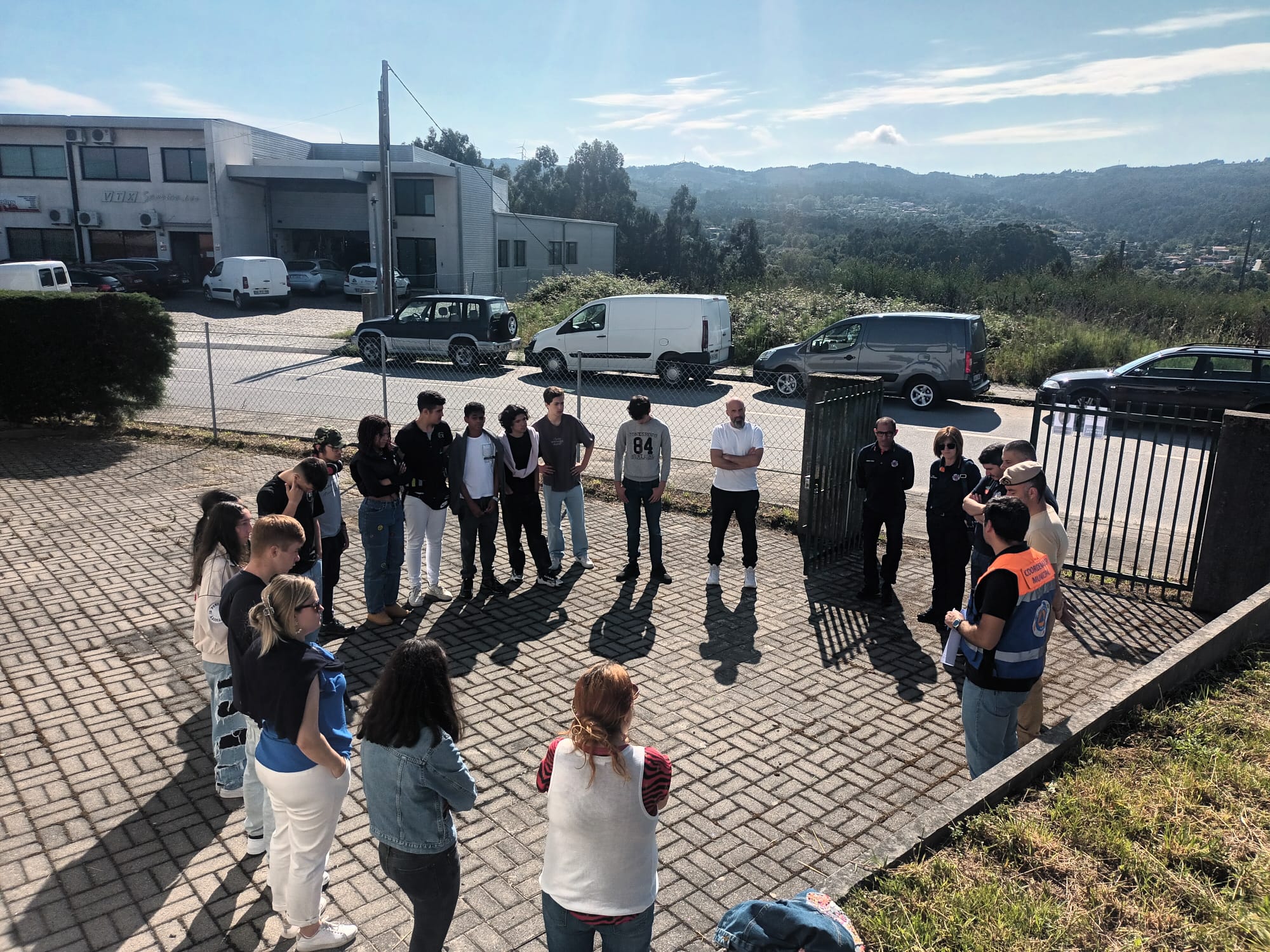 Alunos do Clube de Proteção Civil visitaram Comando Sub-Regional do Ave