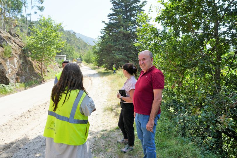 Iniciaram os trabalhos de Beneficiação da Estrada de Laginhas à Rua das Veigas