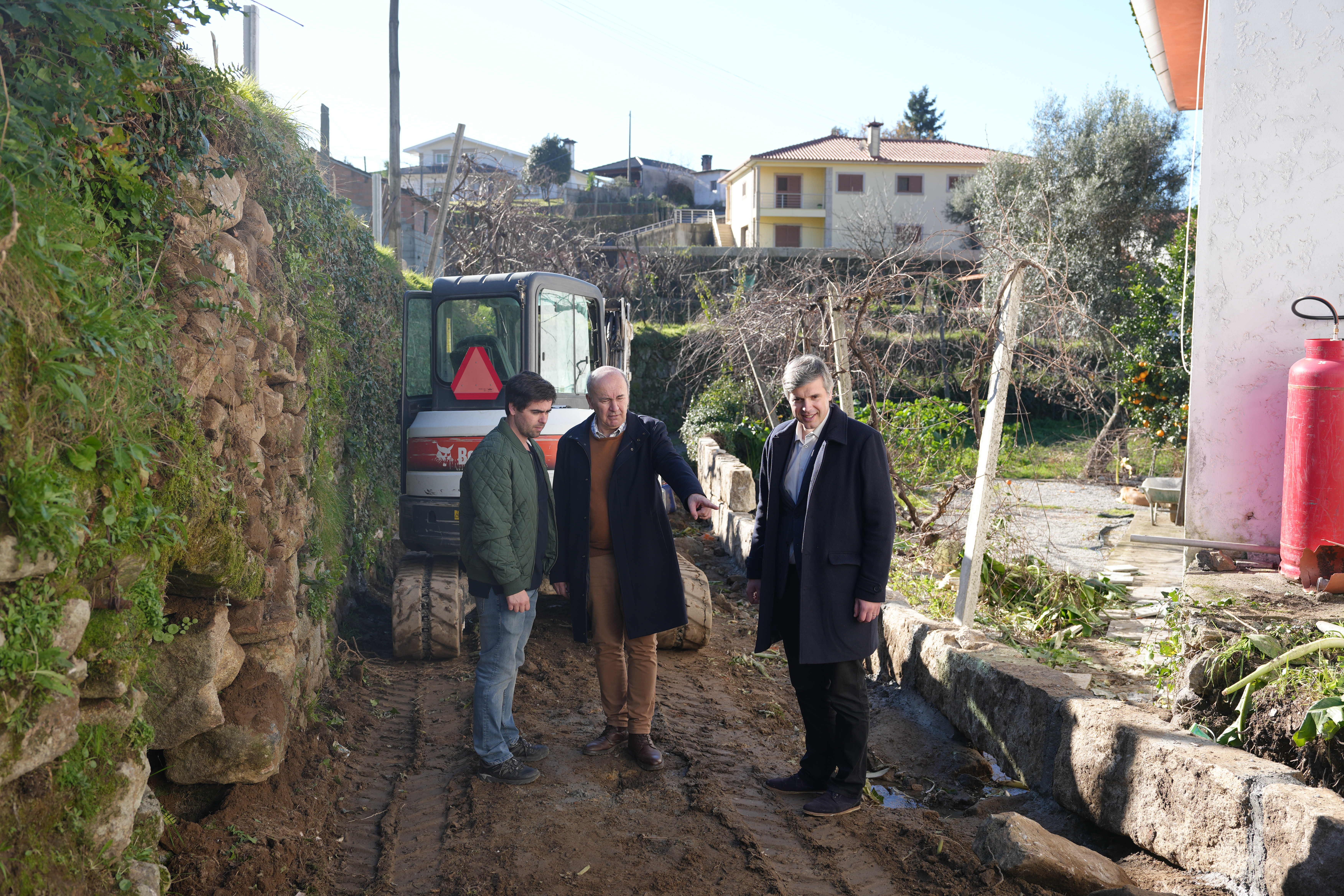 Iniciaram as obras de beneficiação da Rua e Cantinho do Iteiro, Rua de Casais e Rua do Souto, em Vilarinho  